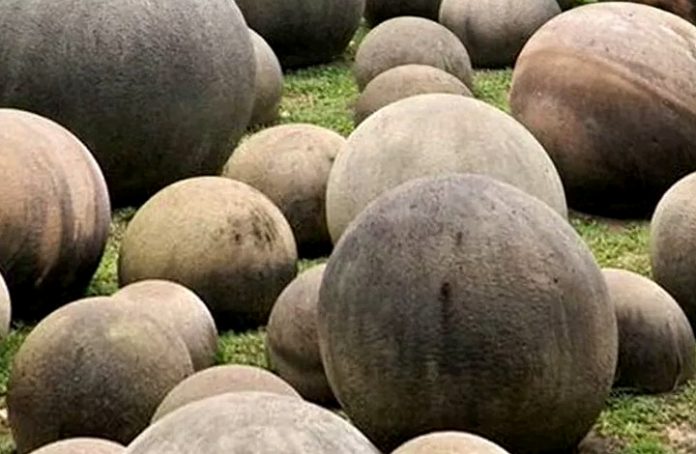 Las Esferas de Granito de Costa Rica #111111